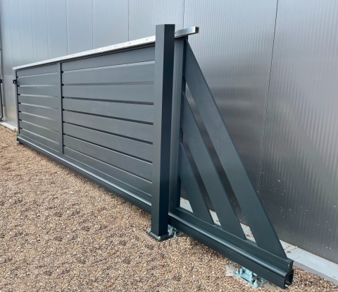 Ogrodzenie Horizontal - Aluminiowa Brama Przesuwna z Poziomymi Profilami
