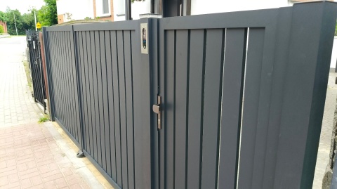 Brama dwuskrzydłowa - VERTICAL