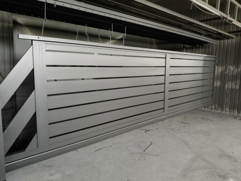 Ogrodzenie Horizontal - Aluminiowa Brama Przesuwna z Poziomymi Profilami