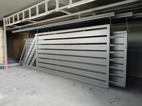 Ogrodzenie Horizontal - Aluminiowa Brama Przesuwna z Poziomymi Profilami