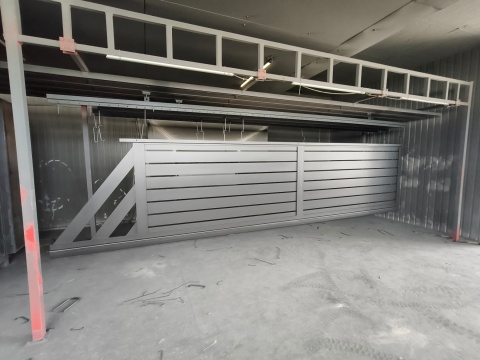 Ogrodzenie Horizontal - Aluminiowa Brama Przesuwna z Poziomymi Profilami