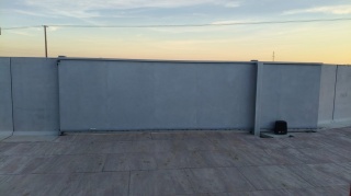 Ogrodzenie Invisible - Aluminiowa brama przesuwna z niewidocznymi przęsłami