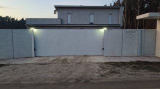 Ogrodzenie Invisible - Aluminiowa brama przesuwna z niewidocznymi przęsłami